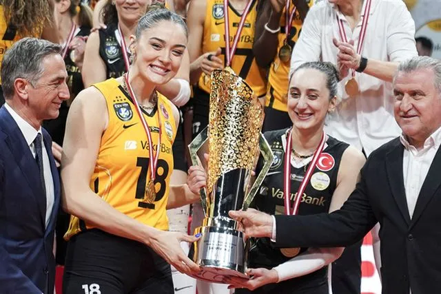 Gözyaşları içinde veda etti! Şampiyon VakıfBank