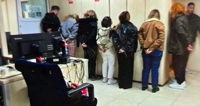 Gratis çalışanları neden gözaltına alındı? Gratis çalışanları neden işten çıkarıldı?