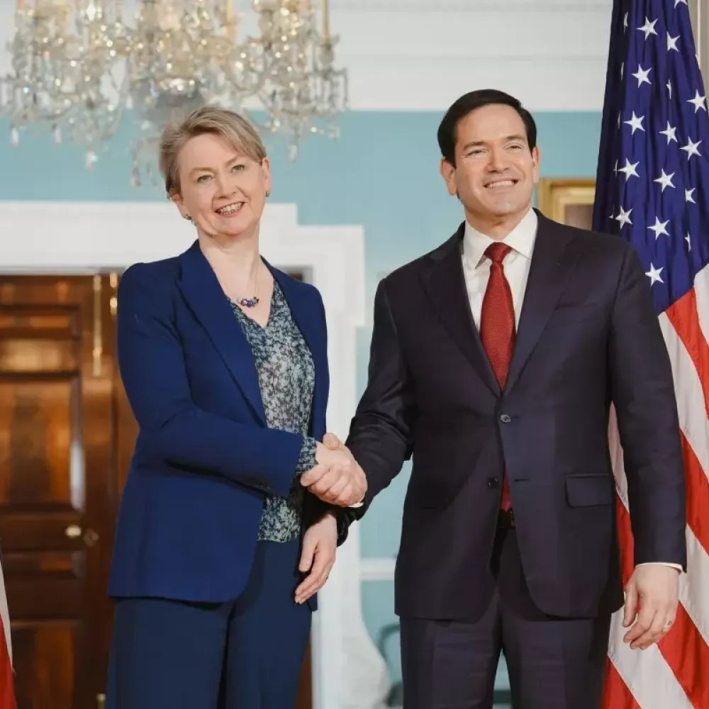 İngiliz ve Amerikalı Dışişleri Bakanları Bir Araya Geldi