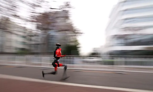 İnsansı robot yarı maratonda dünya rekorunu kırdı