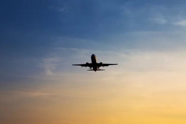 İran'dan bazı ülkelere uçak seferleri başladı