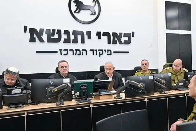 İsrail Başbakanı Netanyahu'nun Varlığıyla İlgili Spekülasyonlar Sürerken Yeni Fotoğraflar Paylaşıldı