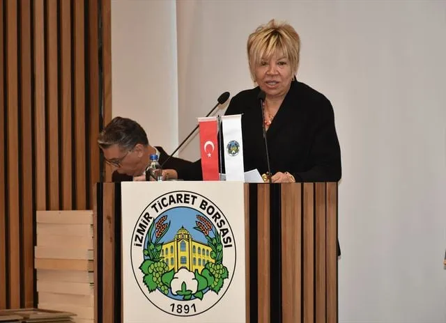İzmir Ticaret Borsasının "Toprağın Kadın Yüzü" temalı fotoğraf yarışmasında ödüller verildi
