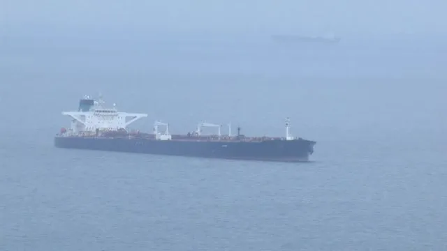 Karadeniz'de Saldırılan Petrol Tankeri Güvenli Bir Bölgeye Çekildi