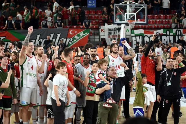 Karşıyaka'nın potada önünde iki final kaldı