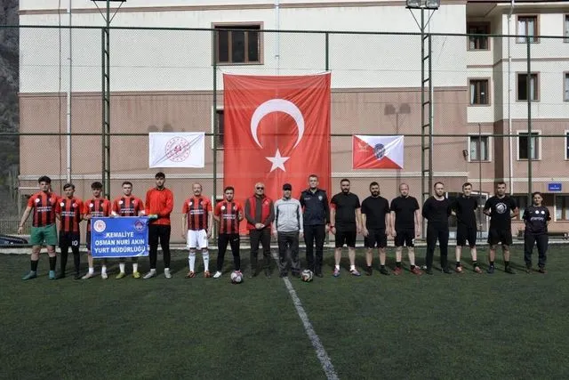 Kemaliye'de Polis Haftası'nda dostluk maçı düzenlendi