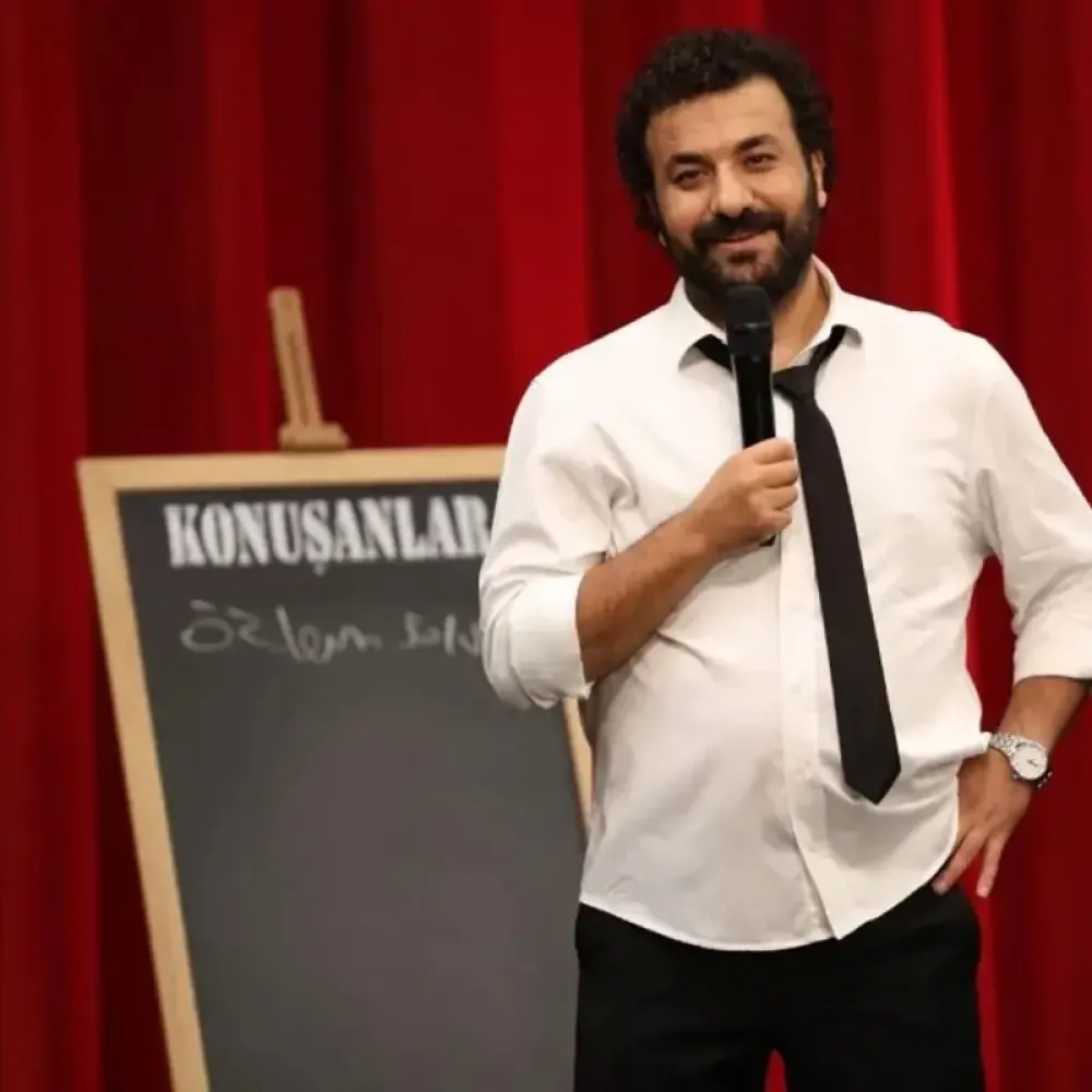 Komedyen Hasan Can Kaya Depremzedelere Destek Sağladı