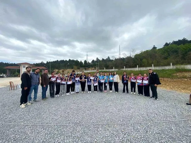 Küçük kızlarda Cumayeri şampiyon