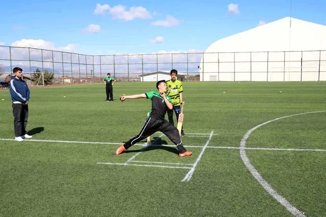 Malatya'da okul sporları yıldızlar kriket grup müsabakaları başladı