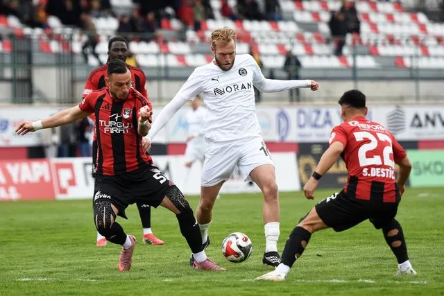 Manisa FK son maçta Sakaryaspor