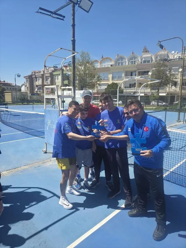 Marmaris'te "Otizm Farkındalık Tenis Turnuvası" düzenlendi