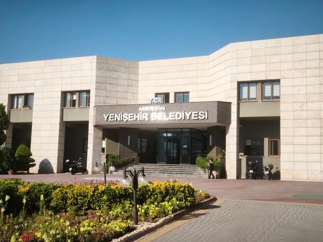 Mersin Yenişehir Belediyesi'nde Yolsuzluk Operasyonu: Belediye Başkan Yardımcısı ve 11 Kişi Tutuklandı