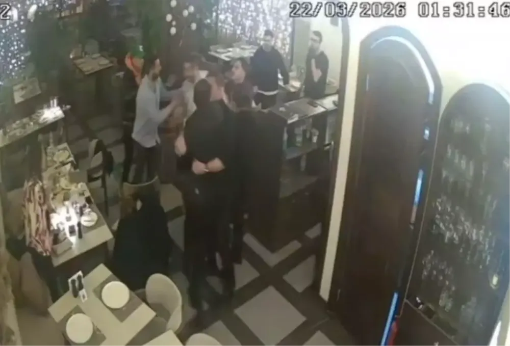 Mersin'de CHP'li Belediye Başkanının Kavga Kameraya Yakalandı