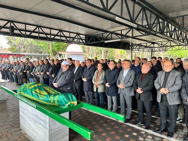 Mersin'de Üzücü Kayıp: Eski Futbolcu Hakan Turgut'un Cenazesi Toprağa Verildi