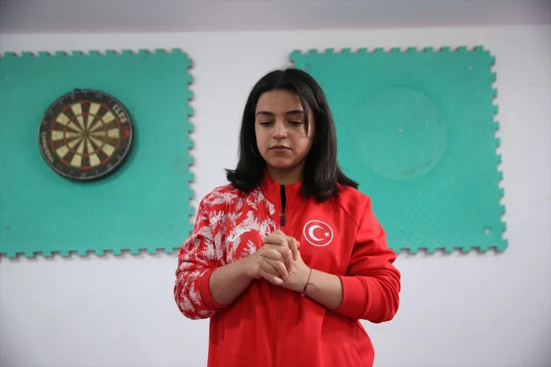 15 yaşındaki Leyla bileğinin gücüyle Avrupa