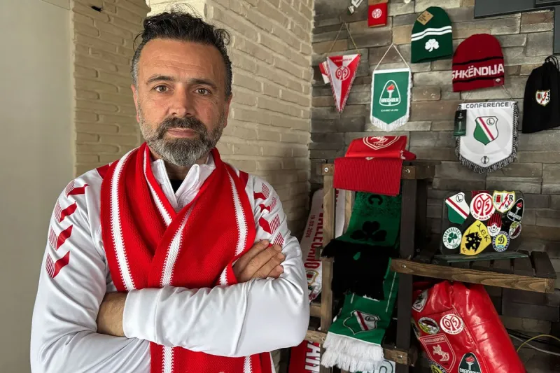 55 metrekarelik bayrak yaptırdı, 31 bin kilometre gezdi! Hepsi tek bir sevda için