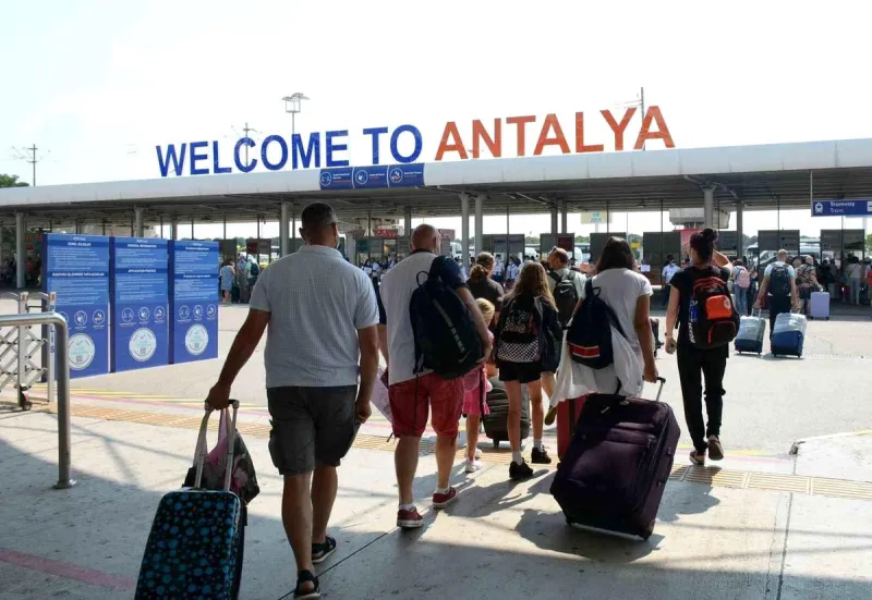 Antalya Turizminde Rezervasyon Direnci: İptal Fırtınasına Rağmen Talep Canlı Kalmaya Devam Ediyor