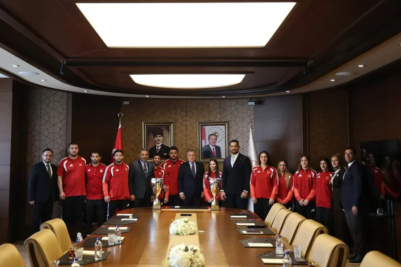 Bakan Bak'tan Milli Güreşçilere Tam Destek Sözü