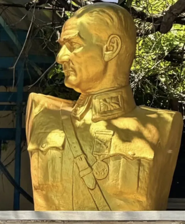 Belediye başkanı, yaptırdıkları Atatürk büstünü böyle övdü: Hiçbir yerde yok