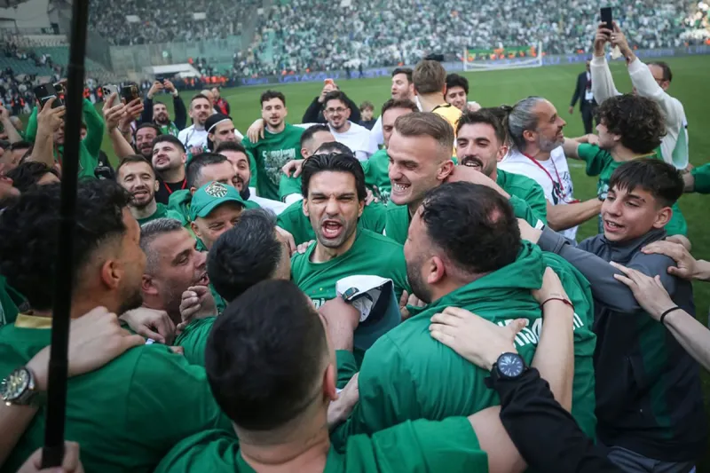 Bursaspor, profesyonel liglerin tamamında şampiyon olan ilk takım oldu