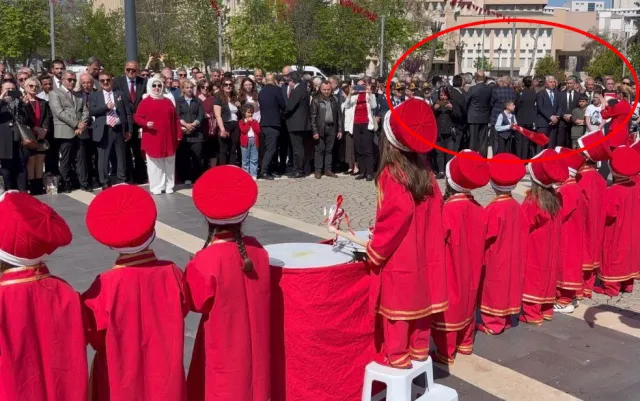 Cumhurbaşkanı Erdoğan, Mehter Marşı protestolarına Ahmet Kaya şarkısıyla tepki gösterdi
