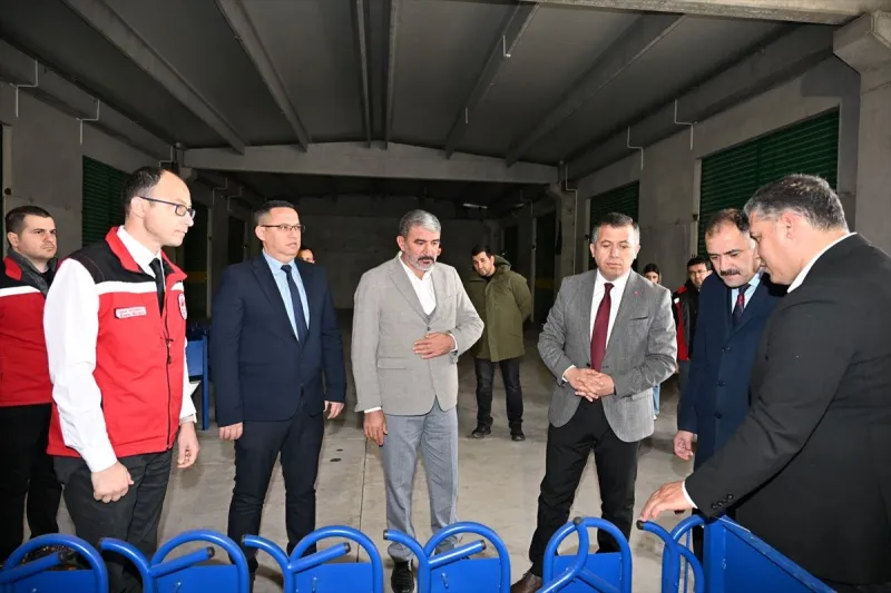 Demirci'de besicilere kilitli yemlik desteği