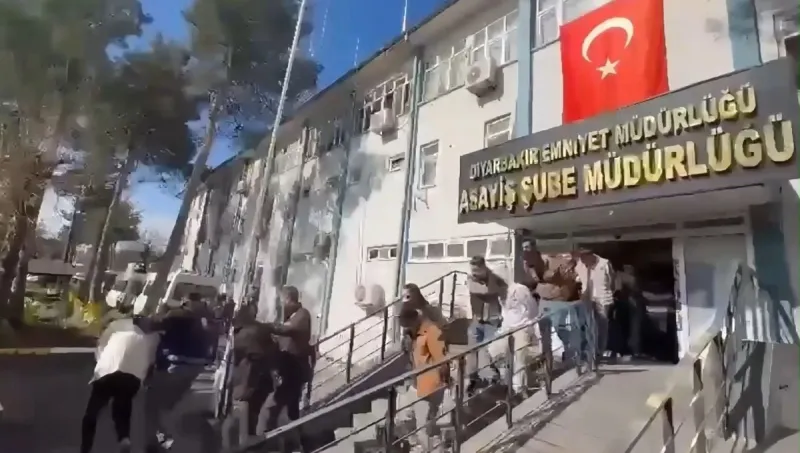 Diyarbakır Merkezli 'Suflör' Operasyonu: Kamu Görevlisi Kılığına Giren Dolandırıcılık Şebekesi Çökertildi