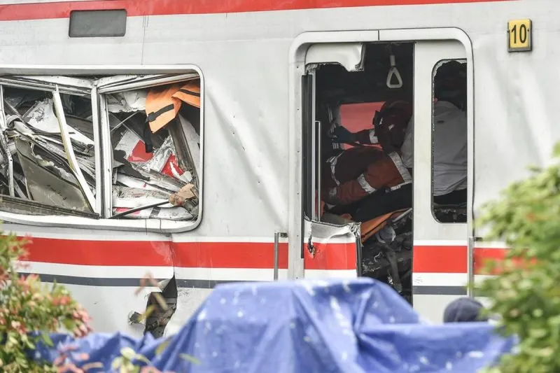 Endonezya'da Tren Çarpışması: 14 Kişi Hayatını Kaybetti, 84 Yaralı