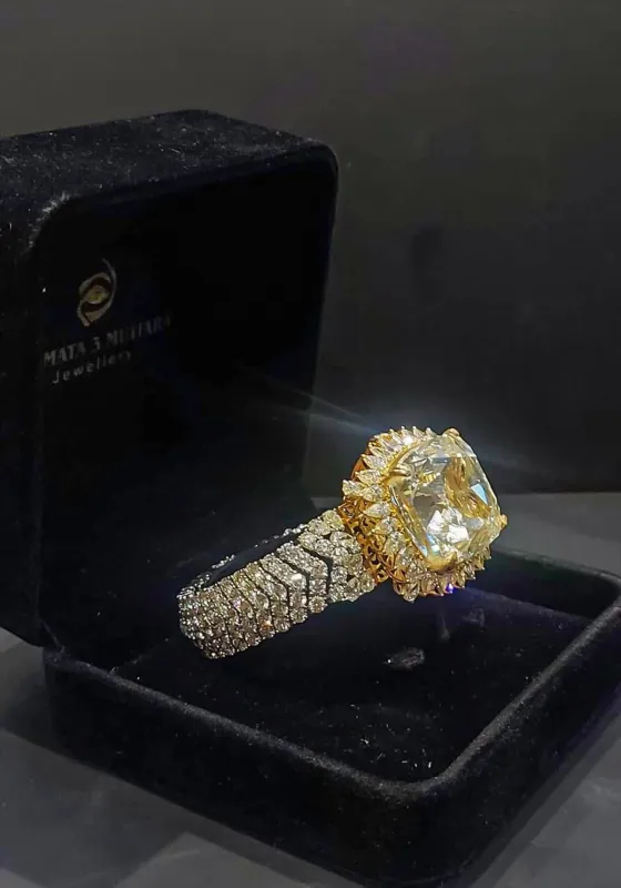 Endonezya'dan getirilen 80 karatlık pırlantayı Kapalıçarşı'da satmaya çalışan 6 şüpheli yakalandı