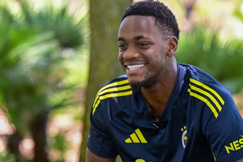 Eski Fenerbahçeli Jhon Duran'ın Derbi Paylaşımı Sarı-Lacivertli Camiada İnfiale Yol Açtı