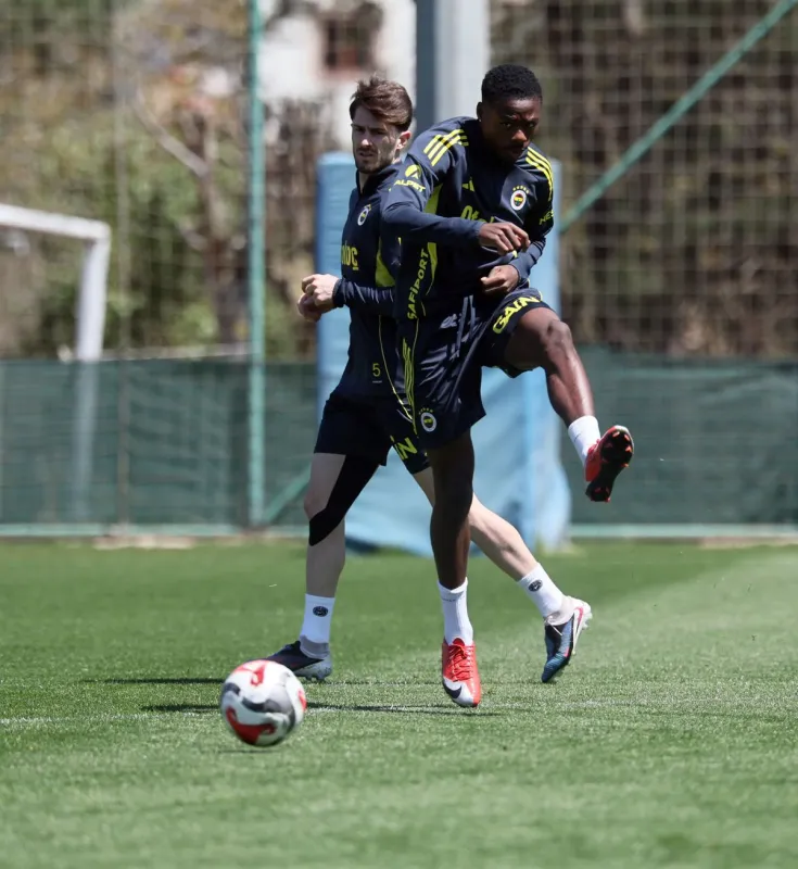 Fenerbahçe, RAMS Başakşehir FK maçının hazırlıklarını sürdürdü