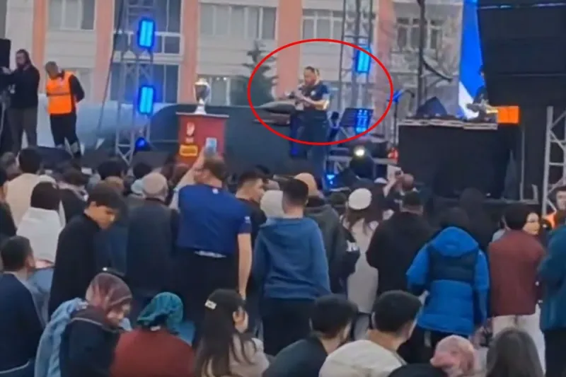 Fenerbahçe Taraftarlarını Şoke Eden Manzara: Hakkı Akkaya'nın Kütahyaspor Kutlamalarındaki Varlığı