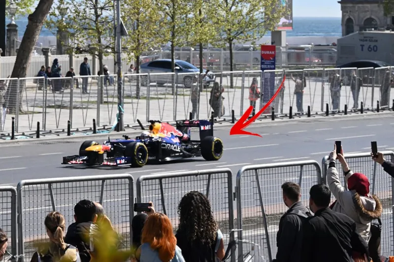 Formula 1 aracı İstanbul sokaklarında: Bir anda geçti, neye uğradığımı şaşırdım