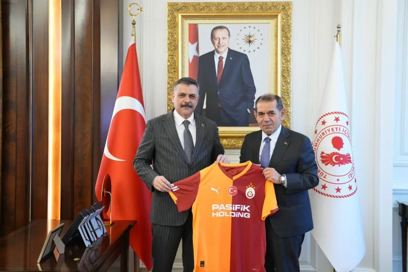 Galatasaray Liderinin Resmi Ziyareti: Başkan Dursun Özbek'ten Bakan Mustafa Çiftçi'ye Özel Hediye