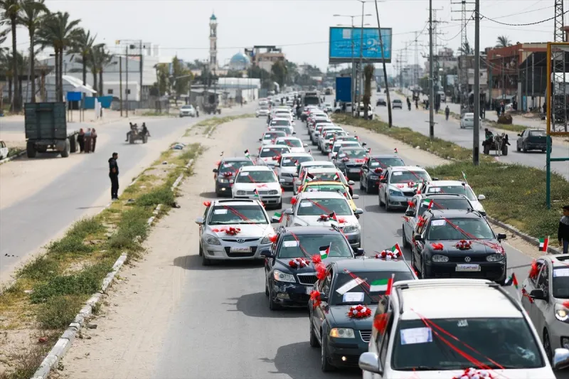 Gazze'de 150 çift, toplu nikahla dünya evine girdi