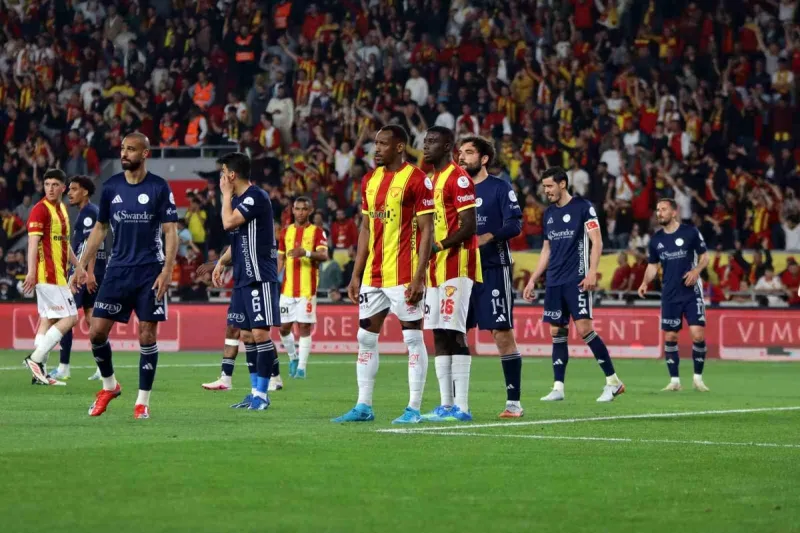 Göztepe sahasında Antalyaspor