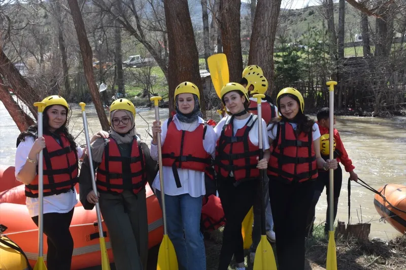 Gümüşhane'deki Kelkit Çayı'nda rafting etkinliği yapıldı