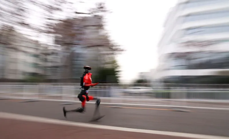 İnsansı robot yarı maratonda dünya rekorunu kırdı