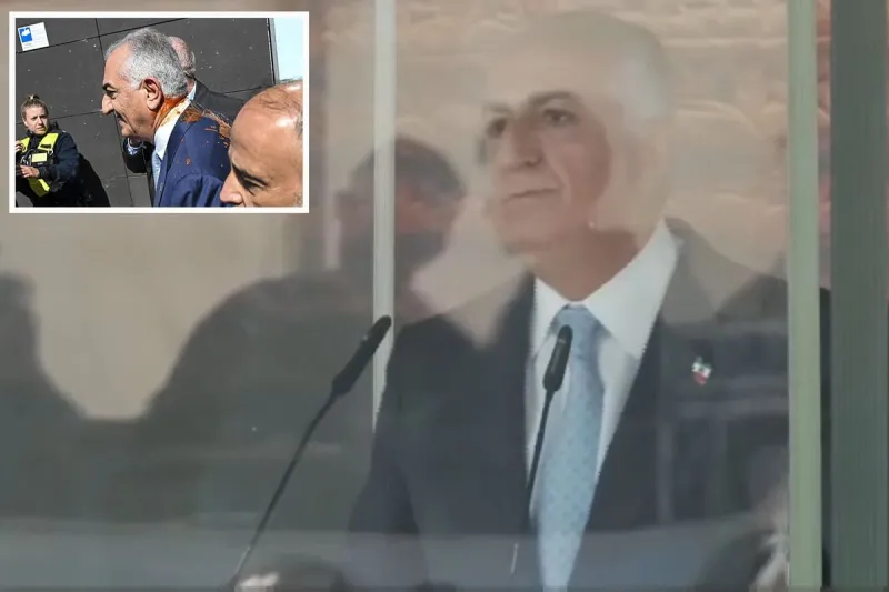 İran Şahı'nın Oğlu Rıza Pehlevi'ye Saldırı: Cam Fanus İçinden Konuştu