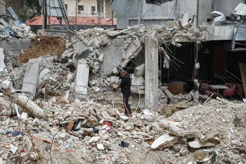 İsrail'in şiddetli saldırılarla hedef aldığı Lübnan'ın Nebatiye kentinde geride büyük bir yıkım kaldı