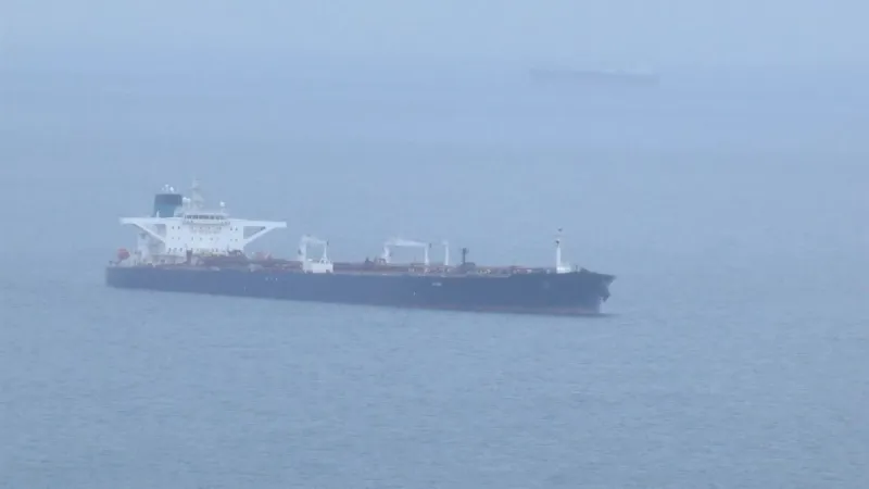 Karadeniz'de Saldırılan Petrol Tankeri Güvenli Bir Bölgeye Çekildi