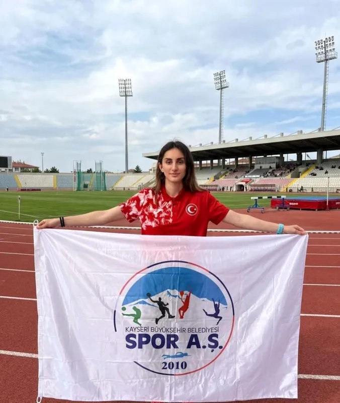 Kayserili sporcu Türkiye rekoru kırarak olimpiyat barajını aştı