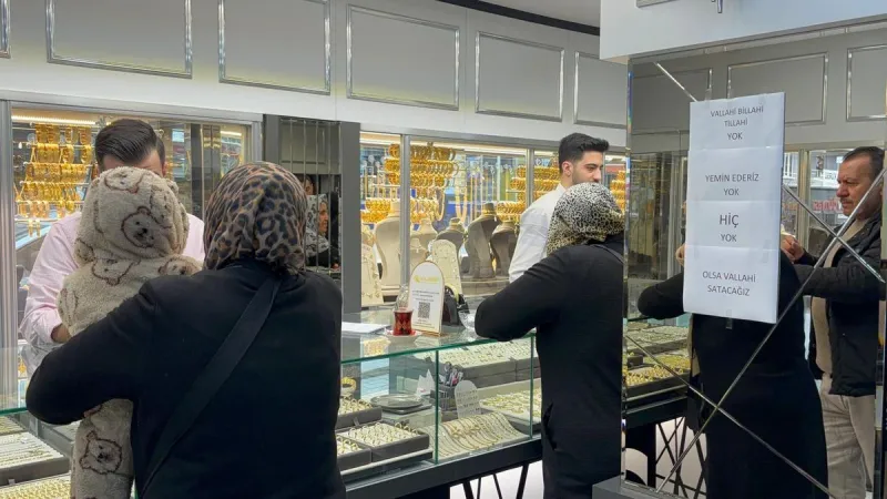 Kuyumcu satacak altın kalmayınca dükkanına,