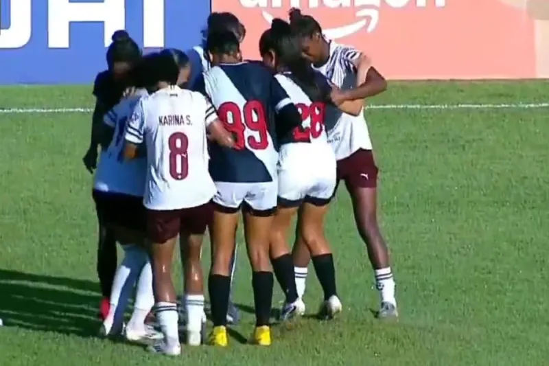 Maçı bırakıp bir anda zıplamaya başladılar