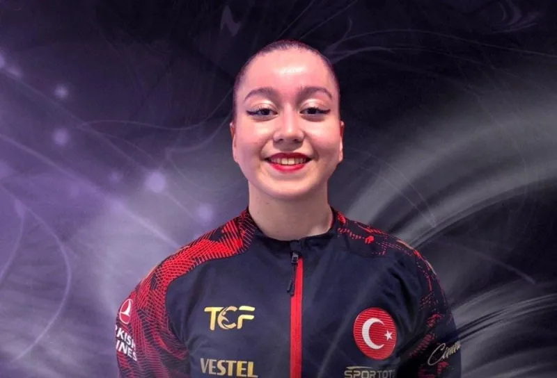 MCBÜ'lü Eylül Naz Aygör'den bronz madalya