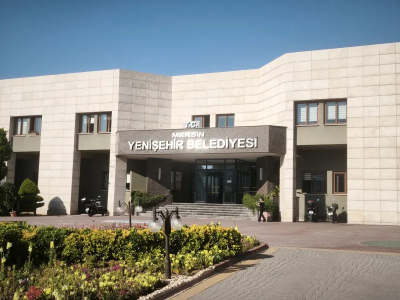 Mersin Yenişehir Belediyesi'nde Yolsuzluk Operasyonu: Belediye Başkan Yardımcısı ve 11 Kişi Tutuklandı