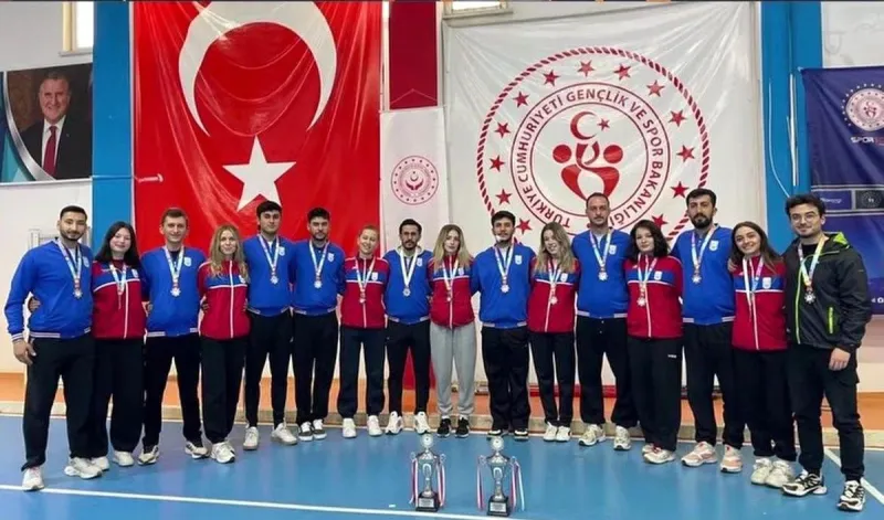 Muğla Sıtkı Koçman Üniversitesi Hokeyde Zirve Takibini Sürdürüyor: Çifte Türkiye İkinciliği