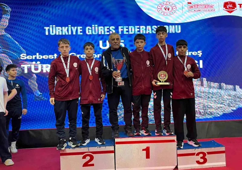 Muğla'lı U15 grekoromen güreş takımı Türkiye ikincisi oldu