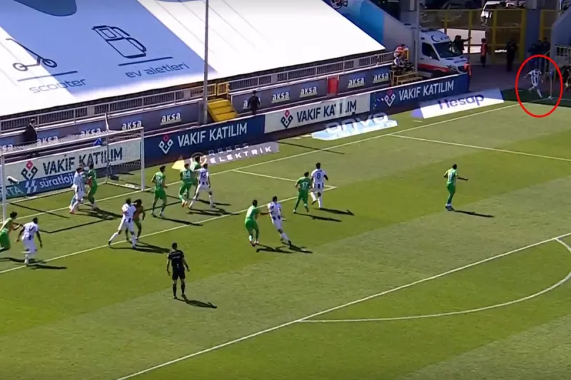 Muhteşem gol! İrfan Can Kahveci kornerden attı