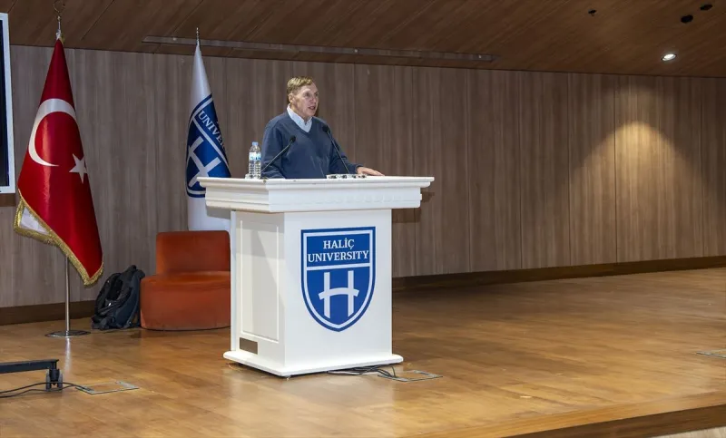 NASA Astronotu ve Tıp Profesörü David Carl Hilmers, Haliç Üniversitesi'nde Geleceğin Hekimlerine İlham Verdi